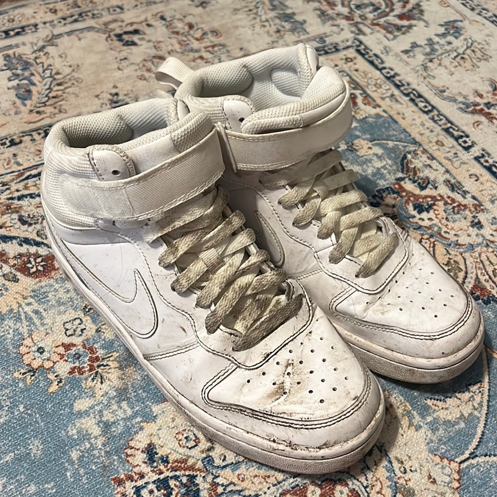 WHITE HIGH TOP AIRFORCES